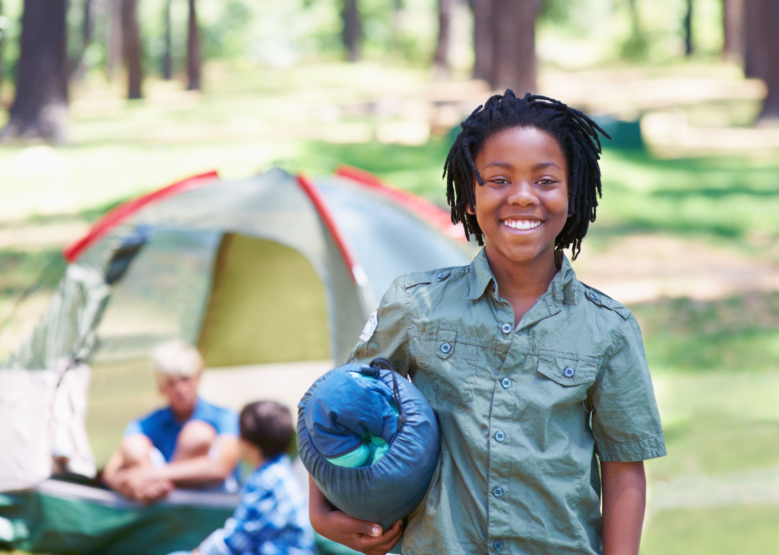 Niños felices disfrutando de un campamento guiados por un Camp Counselor. CCUSA Mexico Ventur Pipiol